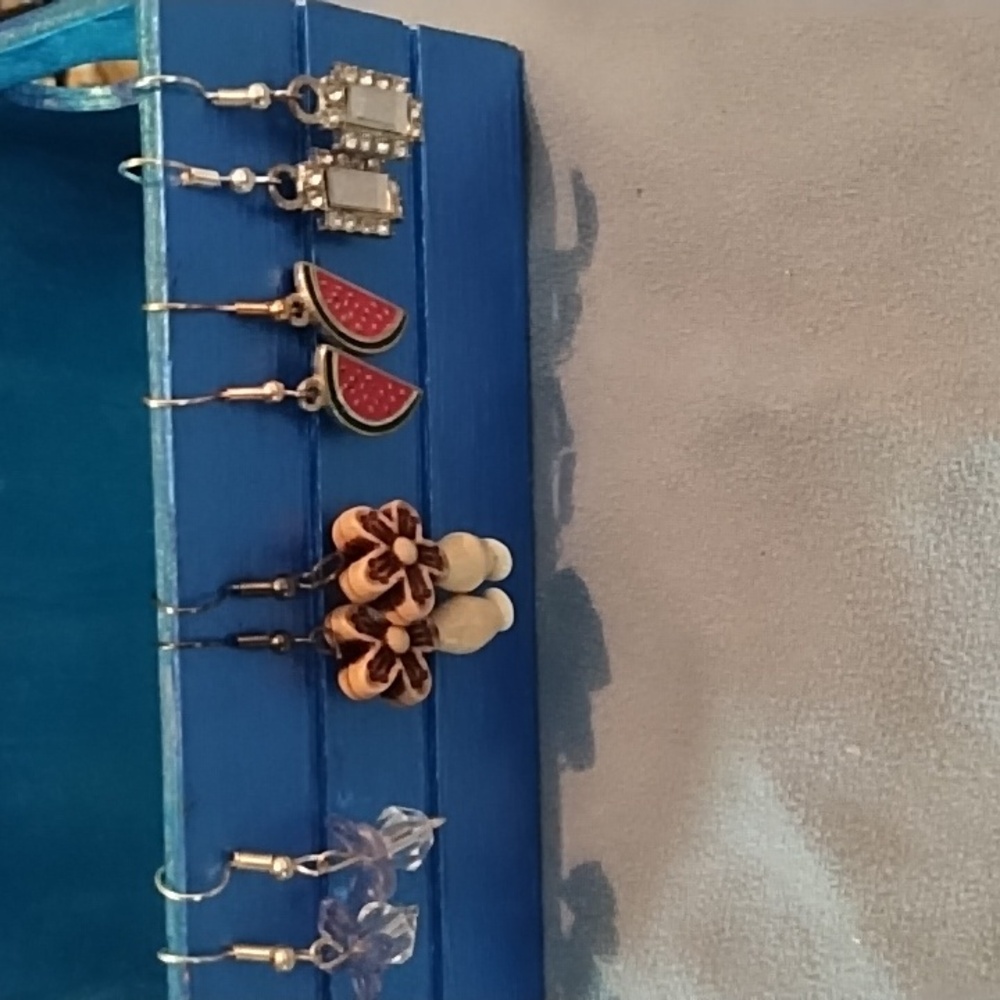 Assorted Earrings Set - Picture 2 of 2